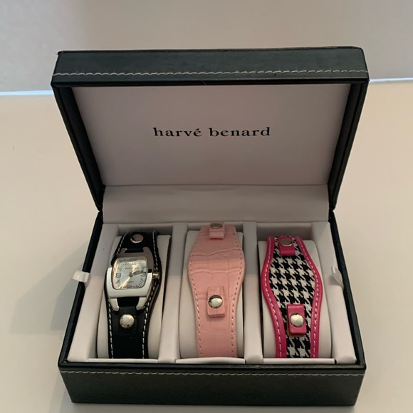 Harve Benard Accessories - HARVE’BENARD QUARTZ WATCH AND 3 BANDS IN BOX (INCLUDED) NWOT (NEEDS BATTERIES)